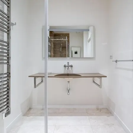 Апартаменти Esop 2 Bedroom In Dorobanti Бухарест
