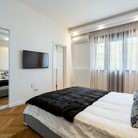 Апартаменти Esop 2 Bedroom In Dorobanti *