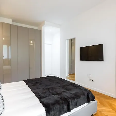 Апартаменти Esop 2 Bedroom In Dorobanti *
