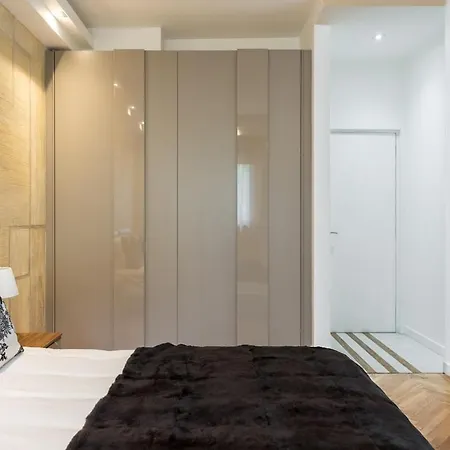 Апартаменти Esop 2 Bedroom In Dorobanti